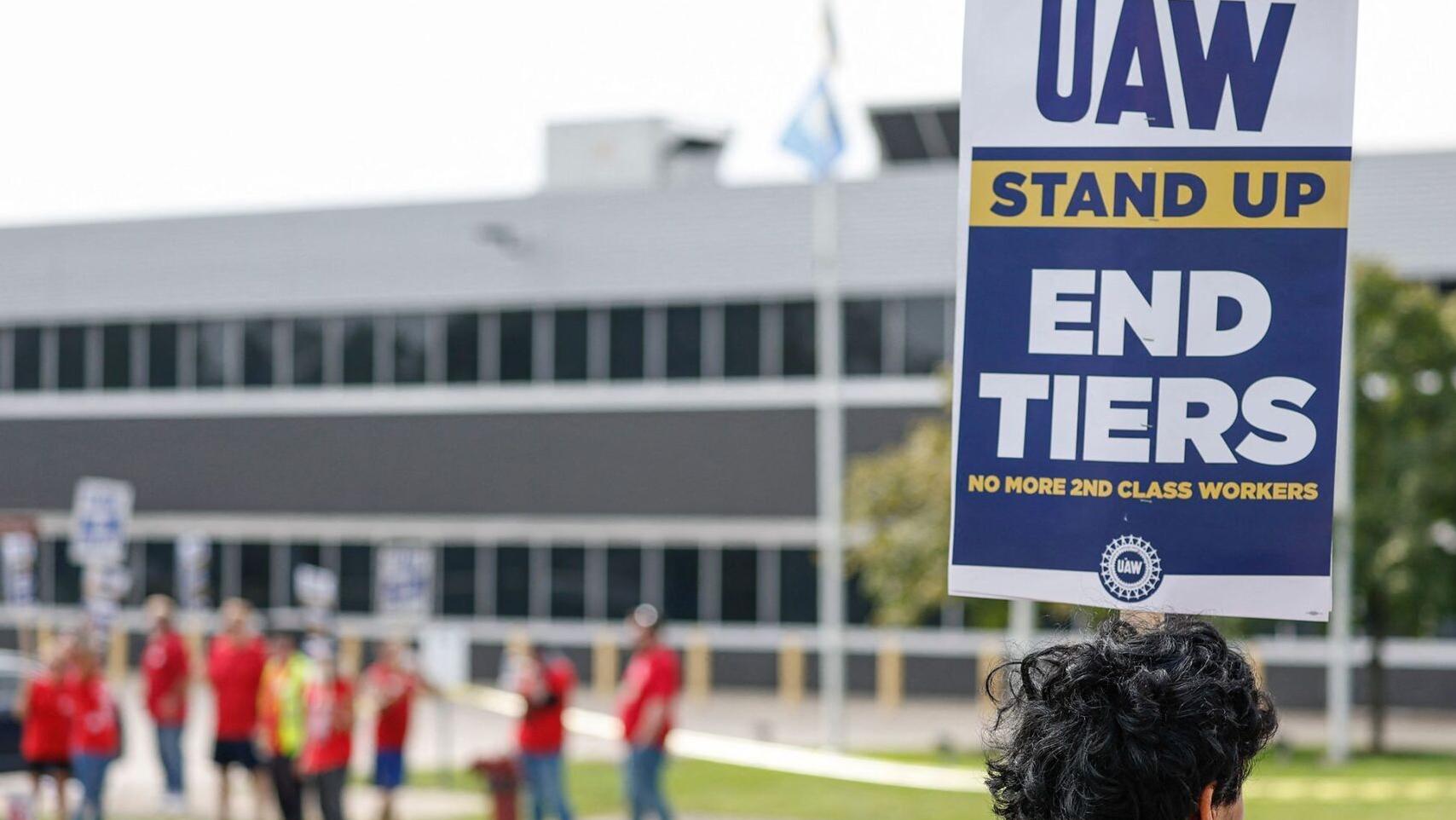 GM, Ford lay off 500 more workers, blaming strike